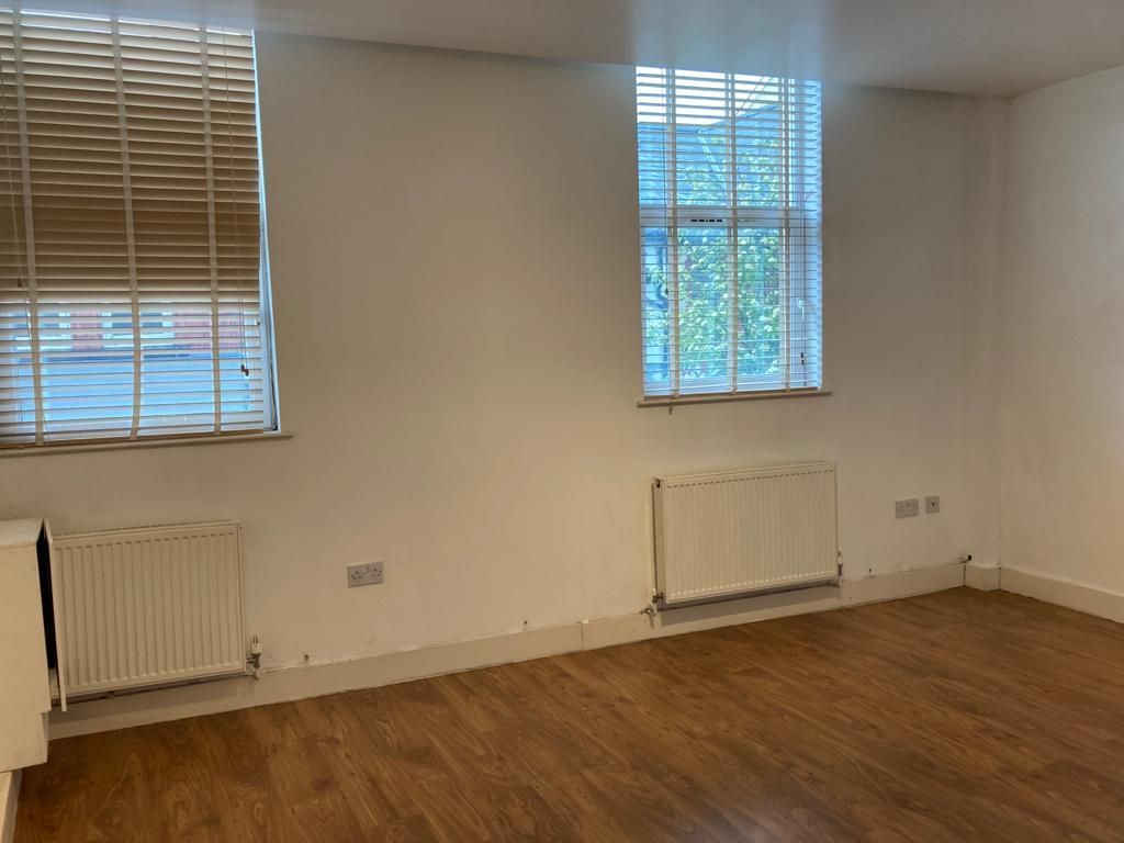 1 bed flat to rent in Commercial Street, Aberdare CF44, £550 pcm