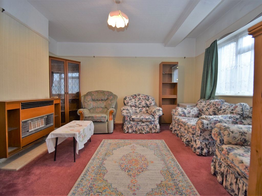 2 bed maisonette for sale in Huntercombe Lane North, Near Burnham, Berkshire SL1, £280,000