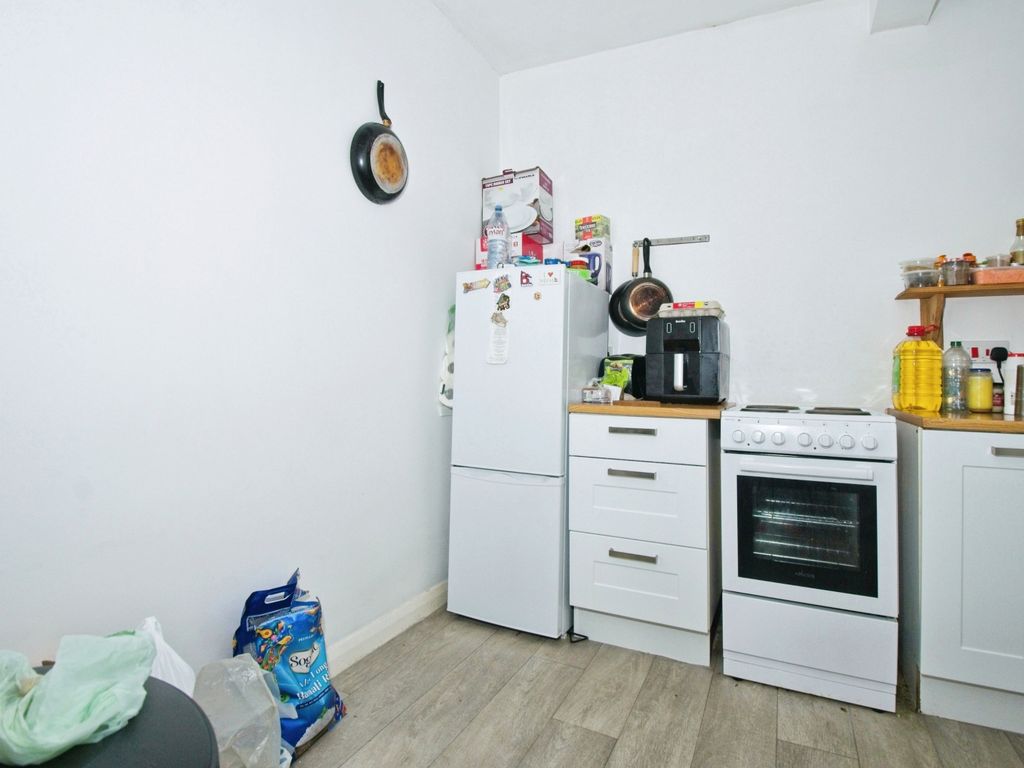 1 bed flat for sale in Claude Road, Cardiff CF24, £110,000