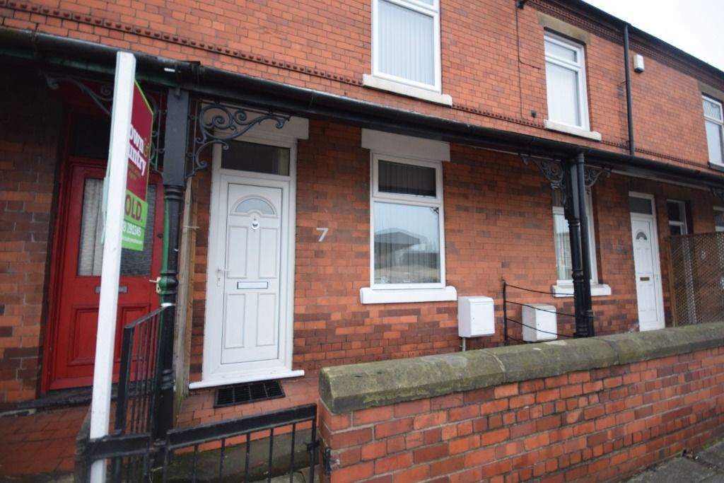 1 bed flat to rent in Mold Road, Wrexham LL11, £500 pcm