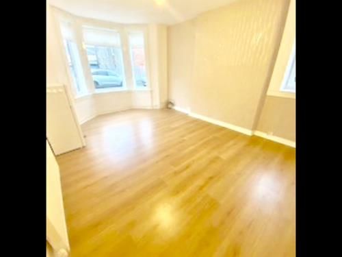 3 bed flat to rent in Houston Street, Renfrew PA4, £850 pcm
