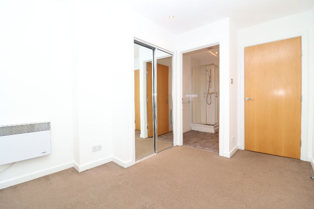 2 bed flat to rent in The Pinnacle, Bothwell Street, Glasgow G2, £1,050 pcm