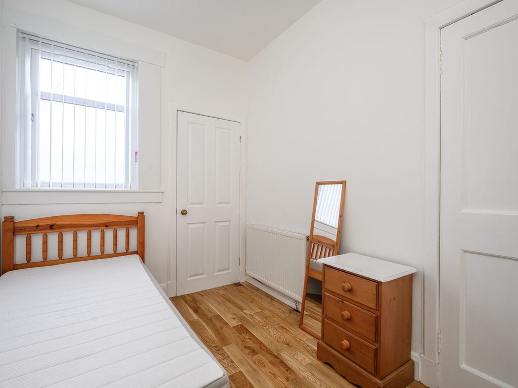 3 bed flat for sale in The Green, Edinburgh EH4, £210,000