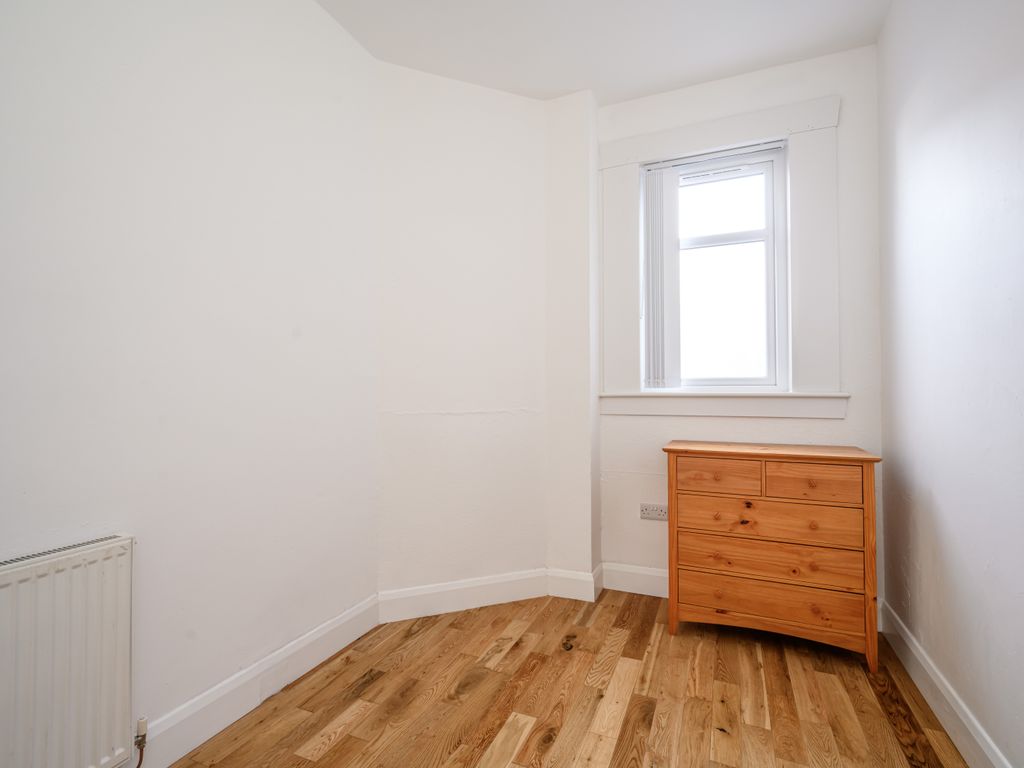 3 bed flat for sale in The Green, Edinburgh EH4, £210,000