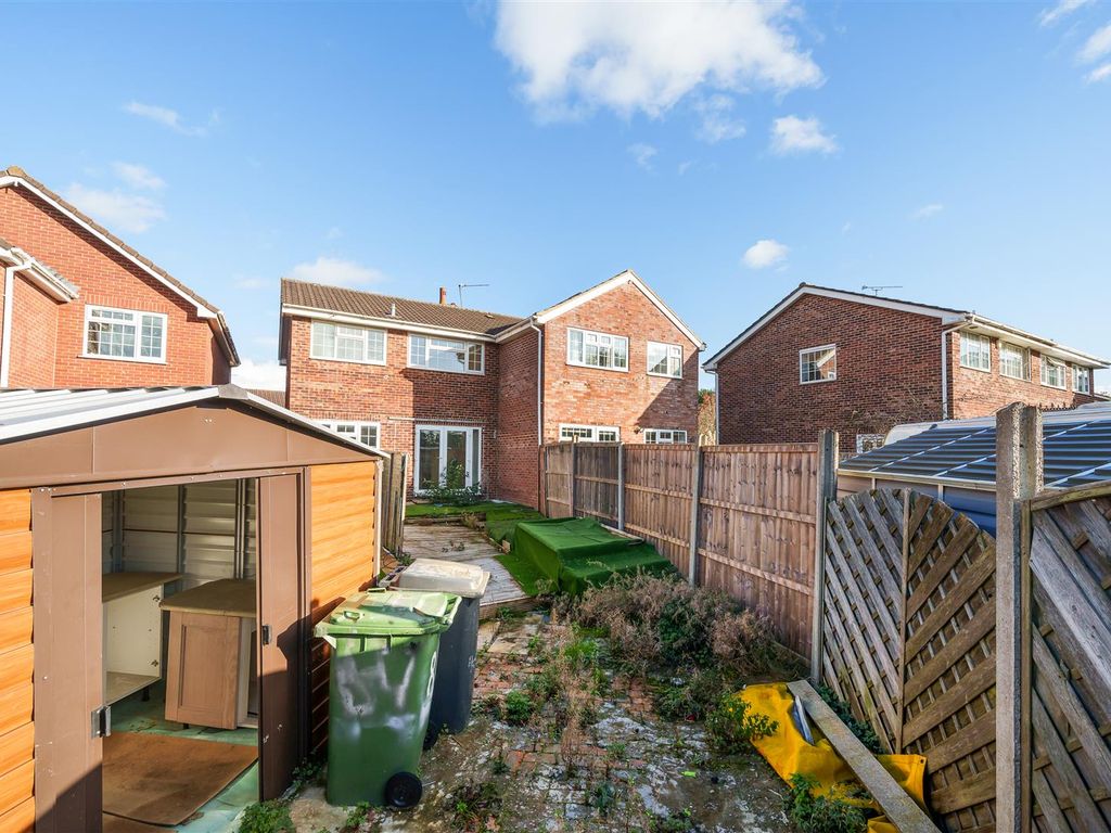 3 bed property for sale in Rectory Close, Yate, Bristol BS37, £260,000