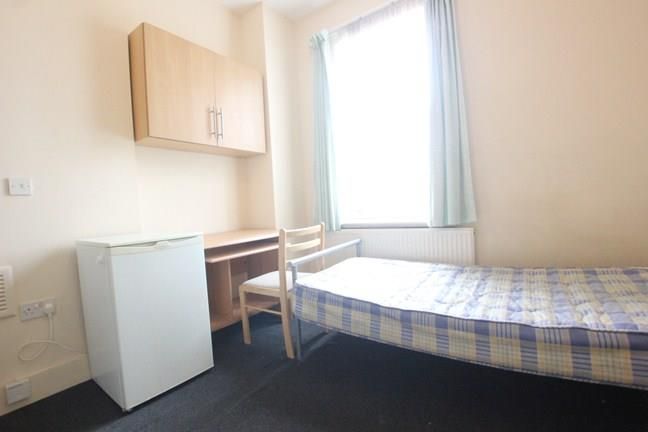 Room to rent in Dalmeny Road, Tufnell Park N7, £900 pcm