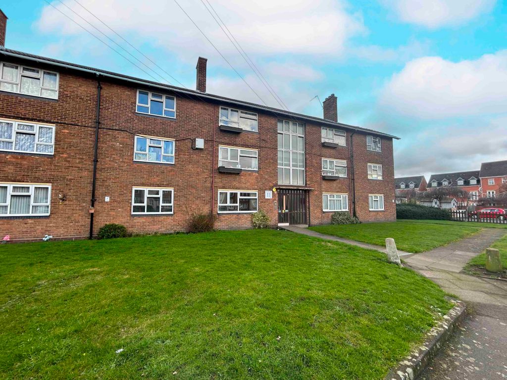 2 bed flat for sale in Clarkes Lane, Willenhall WV13, £89,500