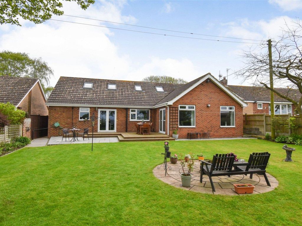 4 bed detached house for sale in Burton Road, Flixborough, Scunthorpe DN15, £375,000