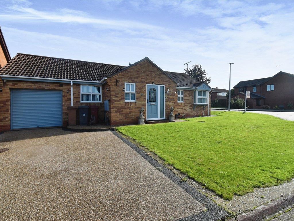 3 bed bungalow for sale in The Oval, Bottesford, Scunthorpe DN17, £220,000