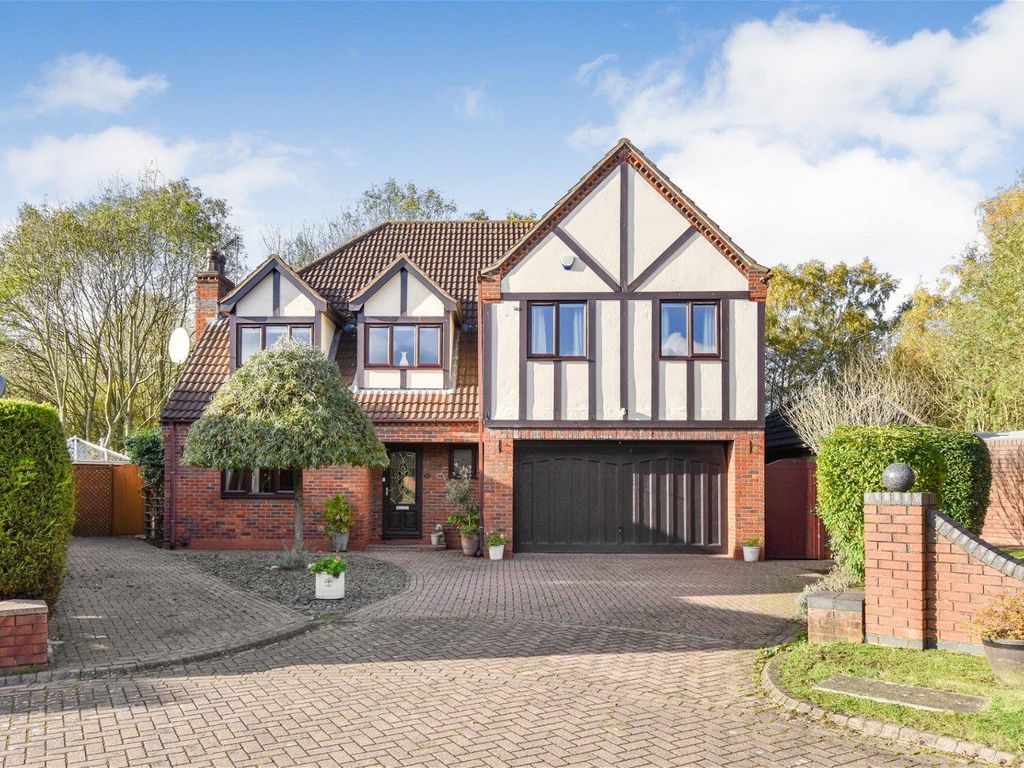 5 bed detached house for sale in Goldcrest Close, Scunthorpe DN15, £485,000