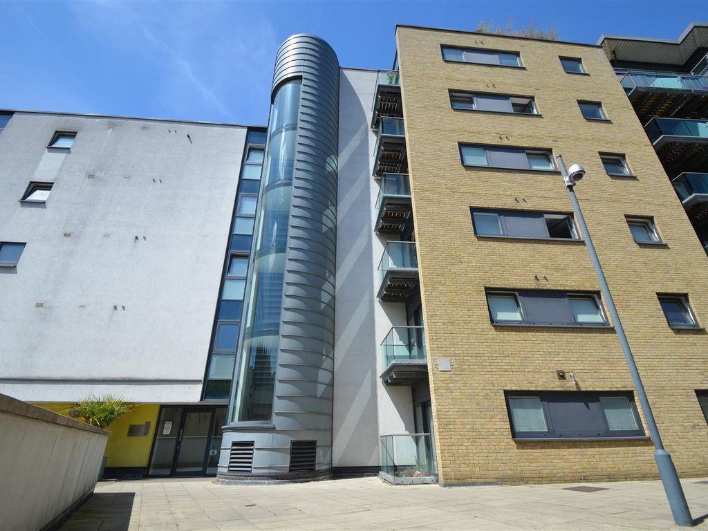 1 bed flat for sale in Tequila Wharf, Commercial Road, London E14, £340,000