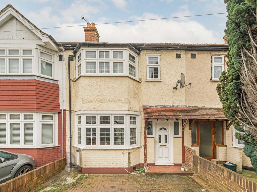 3 bed terraced house for sale in Byron Avenue, New Malden KT3, £649,950