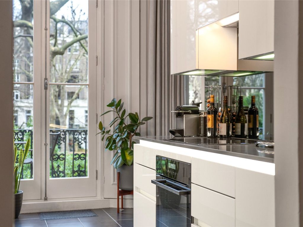 3 bed flat for sale in Randolph Crescent, London W9, £2,500,000