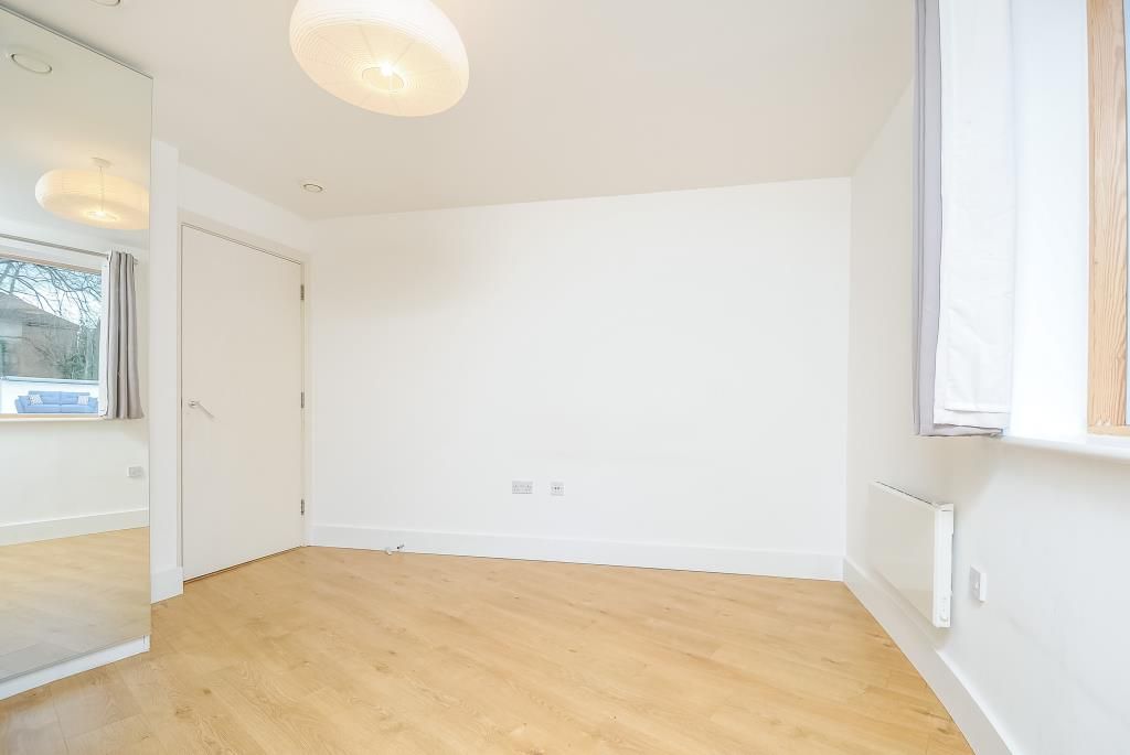 2 bed flat to rent in High Wycombe, Buckinghamshire HP11, £1,400 pcm