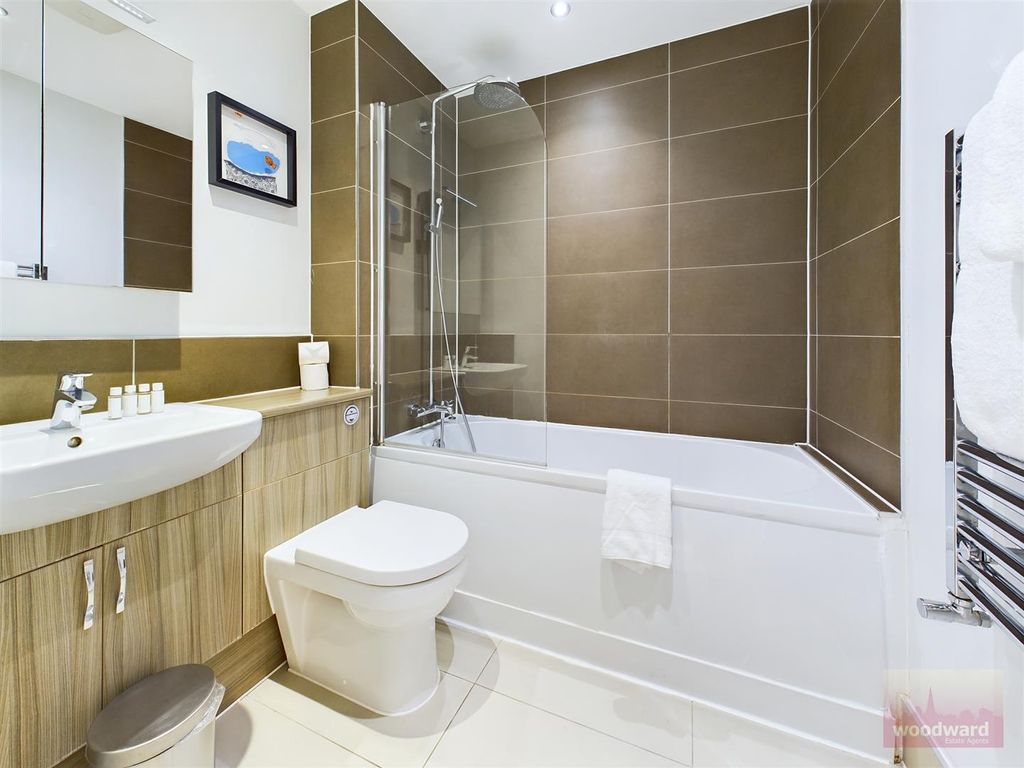 2 bed flat to rent in Baldwin House, Gayton Road, Harrow HA1, £2,300 pcm