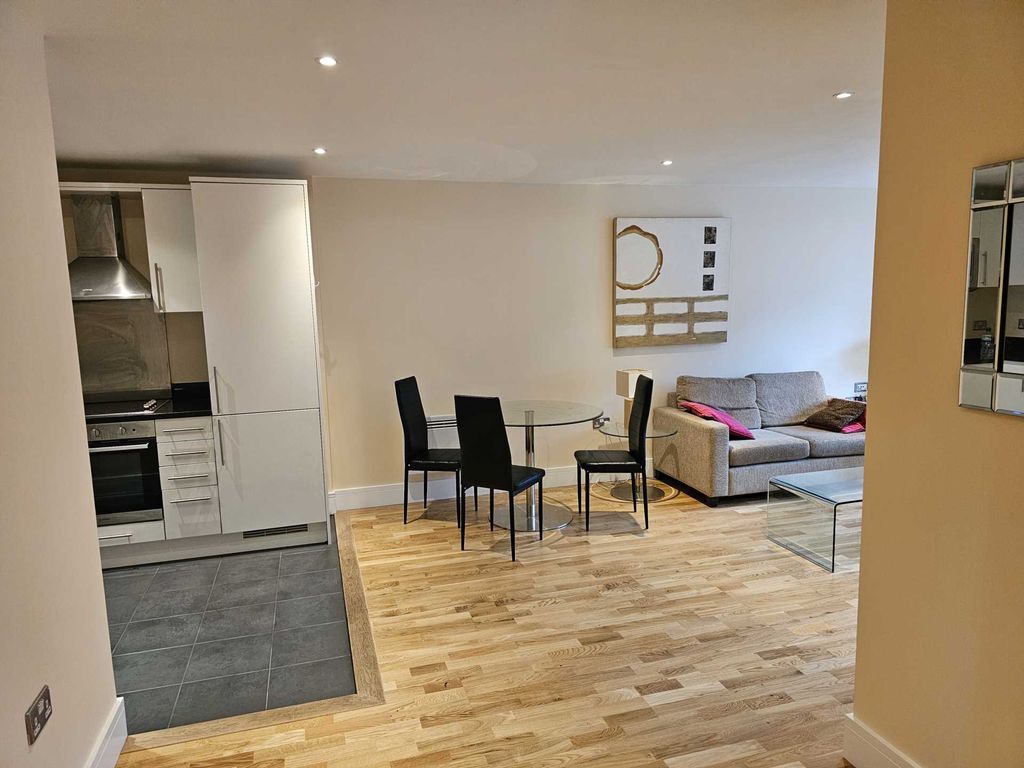 2 bed flat to rent in Drayton Park, London N5, £2,300 pcm