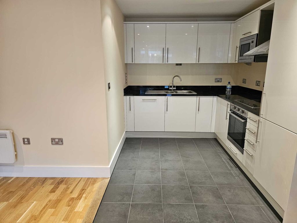 2 bed flat to rent in Drayton Park, London N5, £2,300 pcm