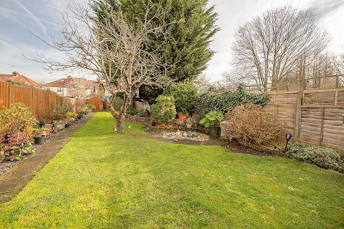 5 bed semi-detached house for sale in Barnsbury Close, New Malden KT3, £850,000