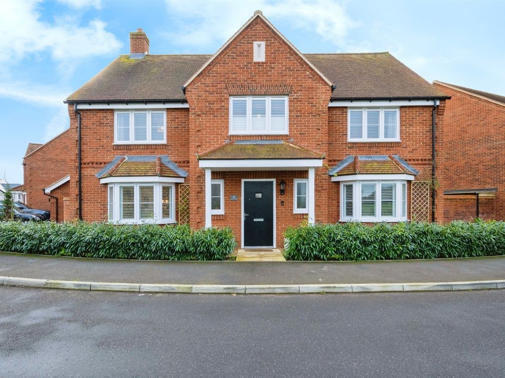 5 bed detached house for sale in Waring Crescent, Aston Clinton, Aylesbury HP22, £925,000