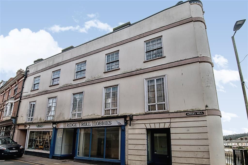 2 bed flat for sale in Angel Hill, Tiverton EX16, £55,000