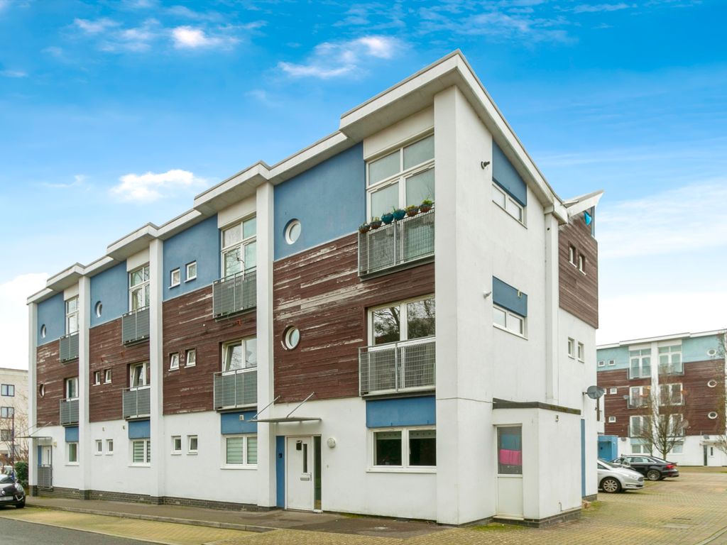 2 bed flat for sale in Walking Field Lane, Poole, Dorset BH15, £92,500