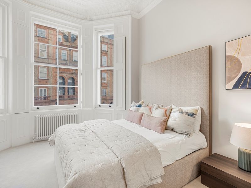 1 bed flat for sale in Ashburn Gardens, London SW7, £2,895,000