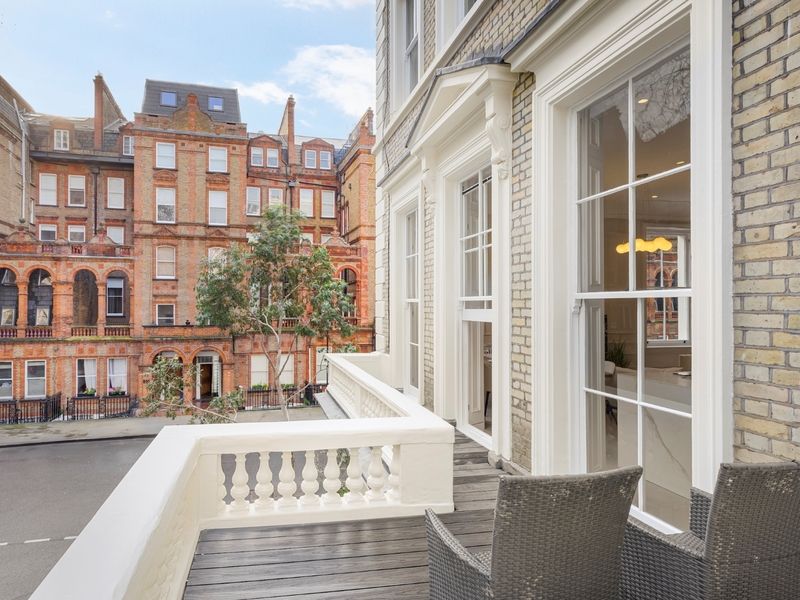 1 bed flat for sale in Ashburn Gardens, London SW7, £2,895,000