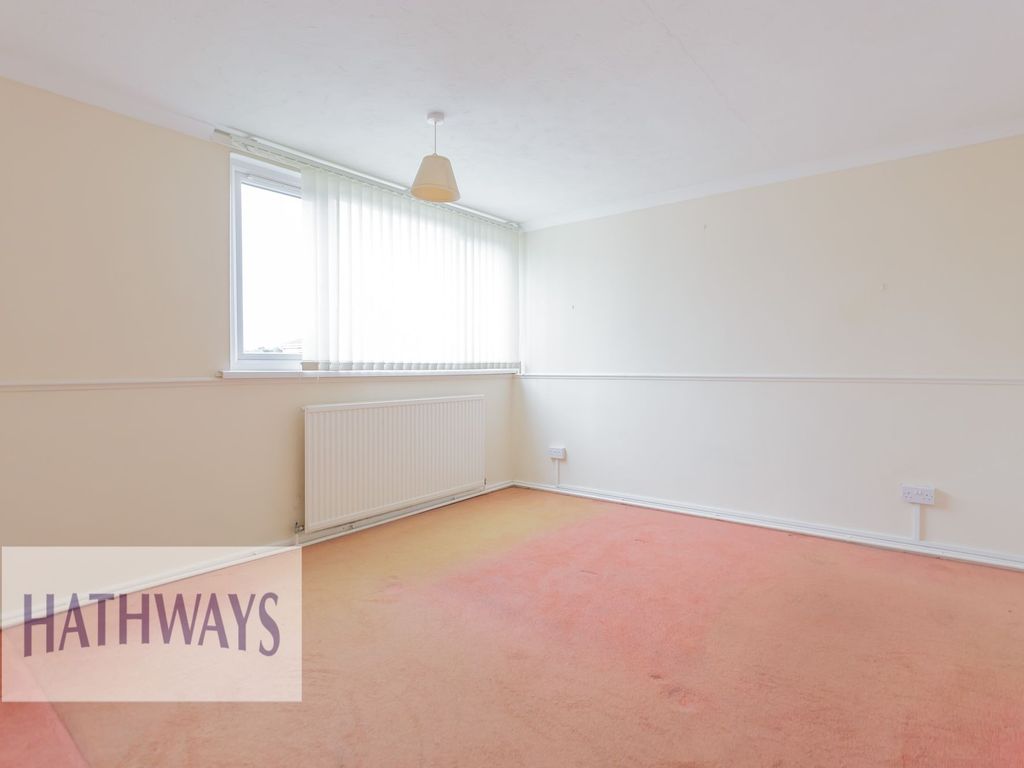2 bed flat for sale in Warwick Close, New Inn NP4, £80,000