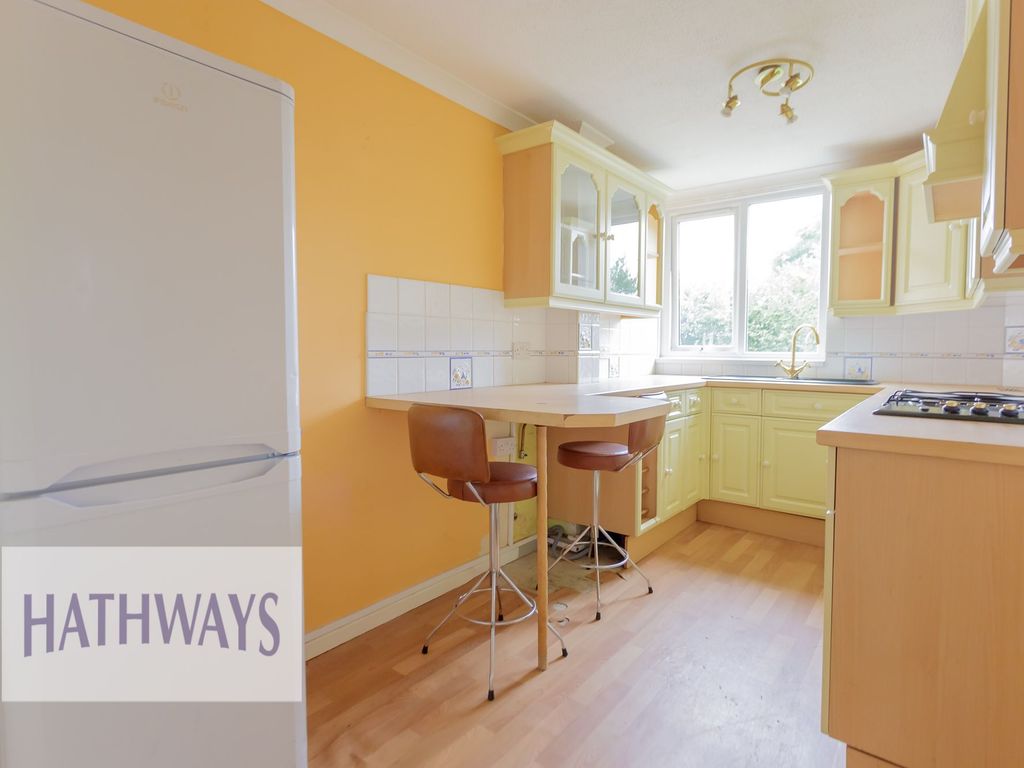 2 bed flat for sale in Warwick Close, New Inn NP4, £80,000