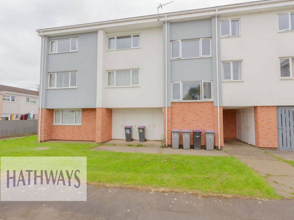 2 bed flat for sale in Warwick Close, New Inn NP4, £80,000