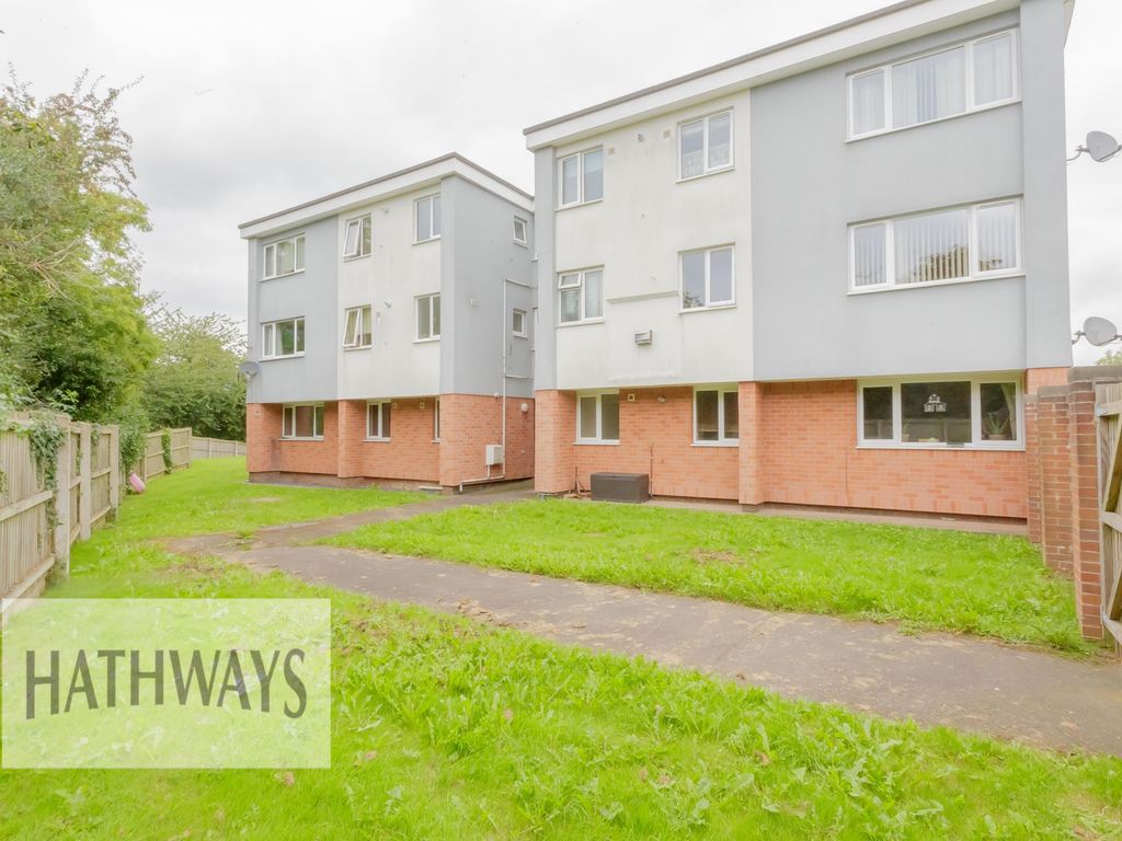 2 bed flat for sale in Warwick Close, New Inn NP4, £80,000