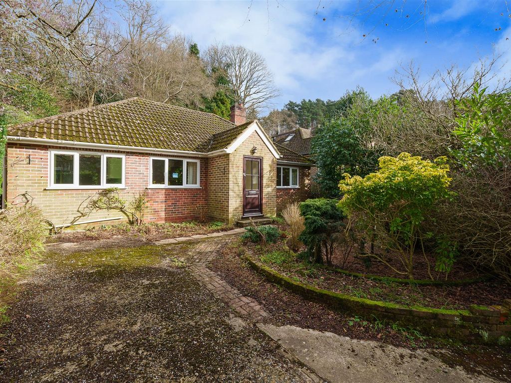 3 bed chalet for sale in Marley Combe Road, Haslemere GU27, £650,000