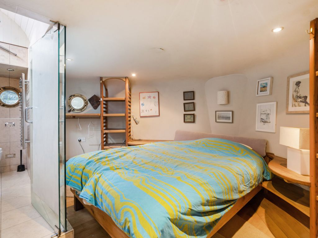 3 bed houseboat for sale in Welsh Back, Bristol BS1, £375,000