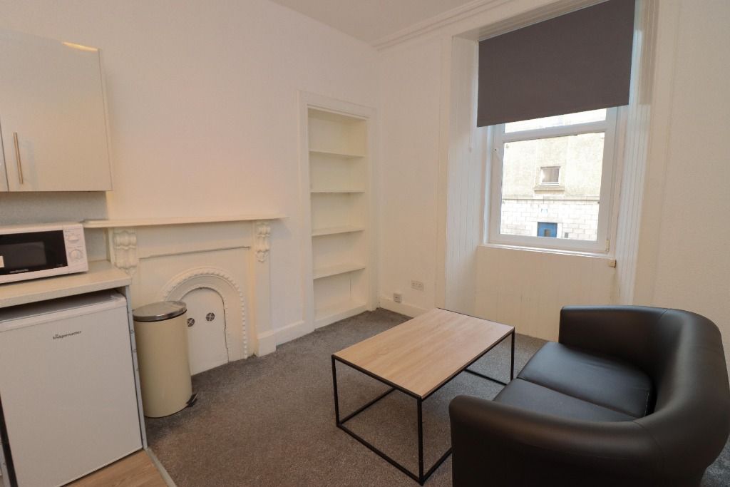 2 bed flat to rent in Bayne Street, Stirling Town, Stirling FK8, £925 pcm