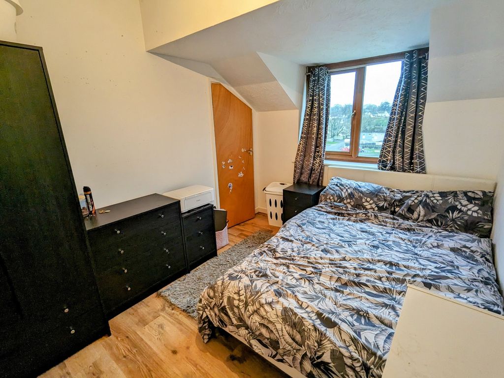 2 bed flat for sale in Waun Burgess, Carmarthen SA31, £99,950