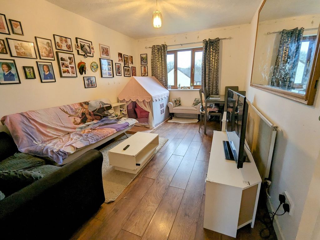 2 bed flat for sale in Waun Burgess, Carmarthen SA31, £99,950