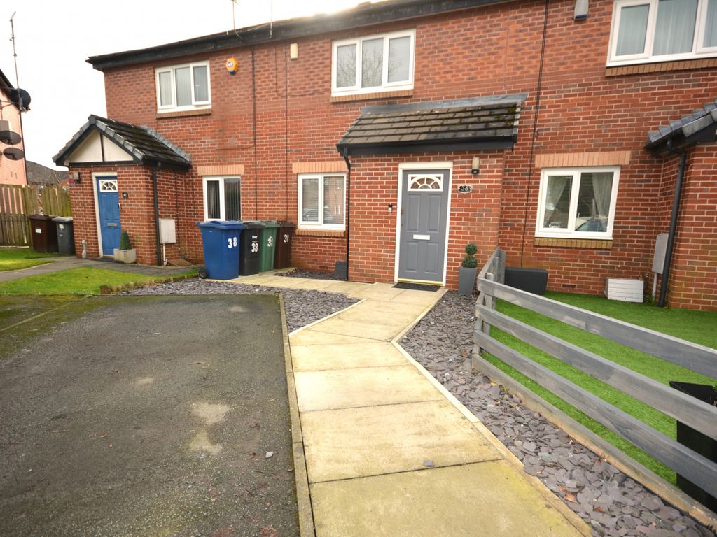 2 bed mews for sale in Cornwall Drive, Bury BL9, £165,000
