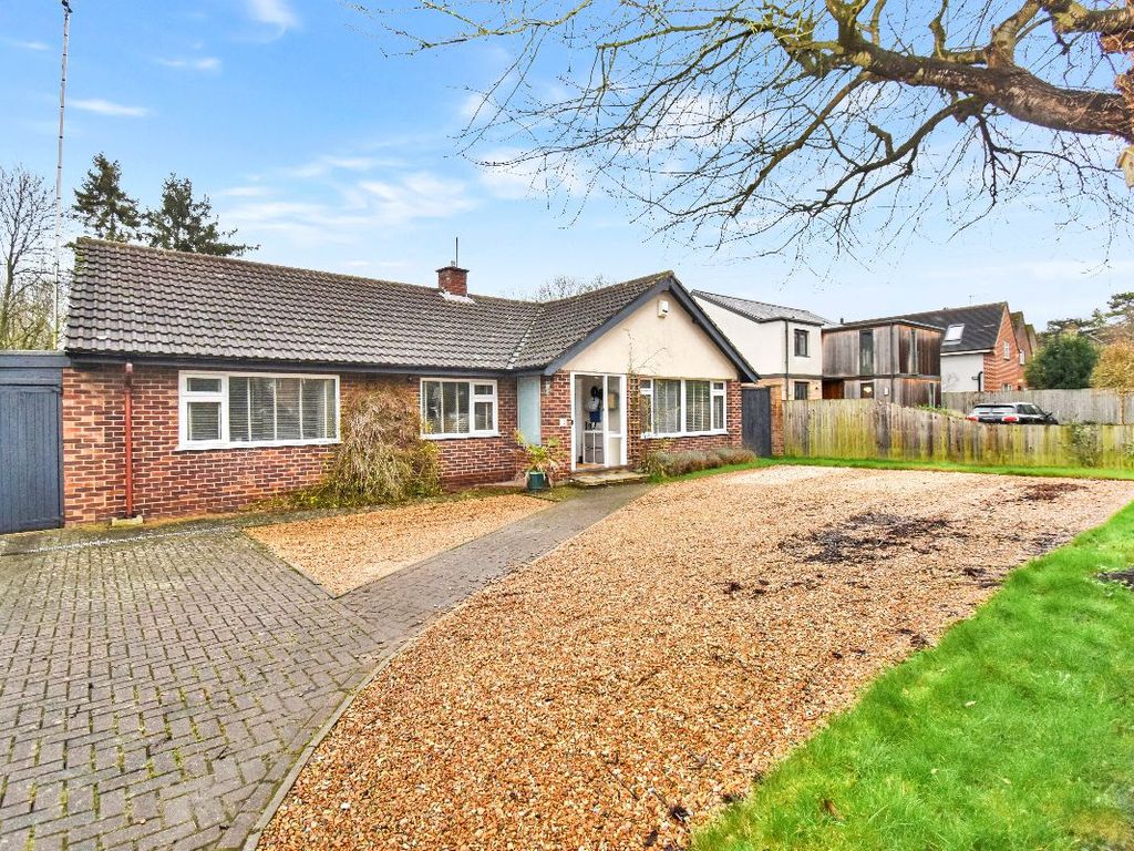 3 bed bungalow for sale in Teversham Road, Fulbourn, Cambridge CB21, £675,000