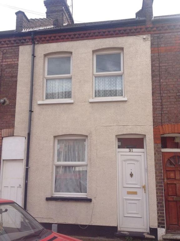 2 bed terraced house for sale in Highbury Road, Luton LU3, £230,000