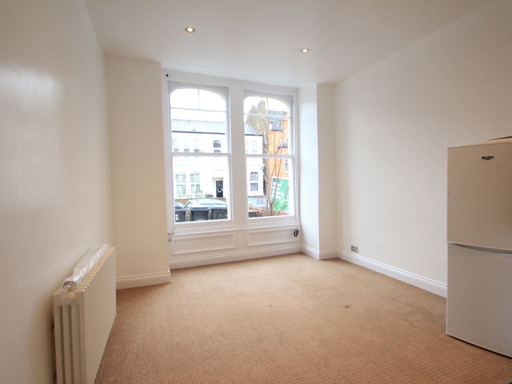 2 bed flat for sale in Nelson Road, London N8, £475,000