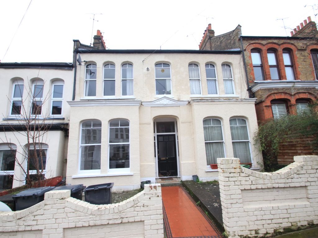 2 bed flat for sale in Nelson Road, London N8, £475,000