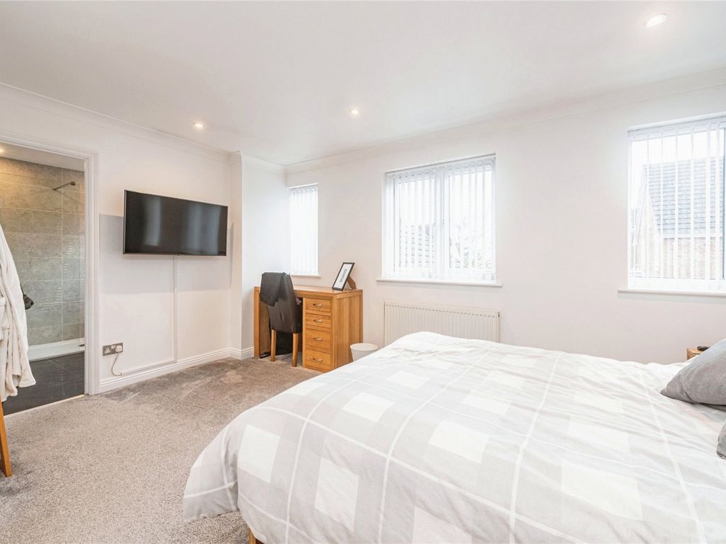 4 bed detached house for sale in Manor Park Close, Tilehurst, Reading RG30, £725,000