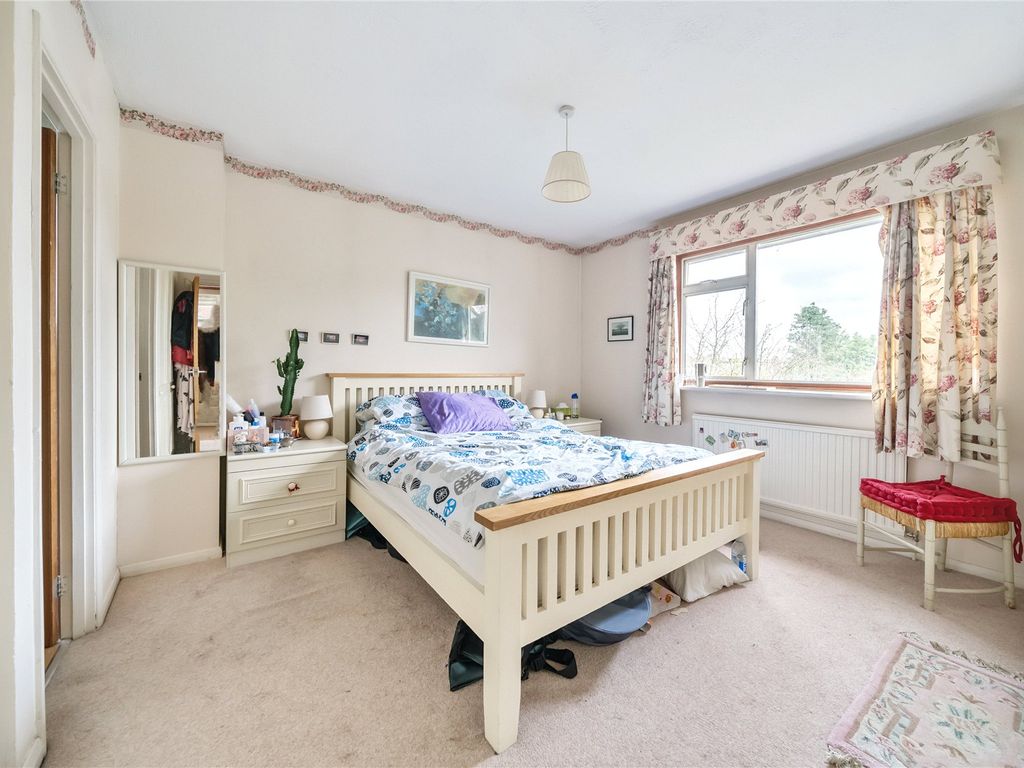 4 bed detached house for sale in Kinnaird Avenue, Bromley BR1, £650,000