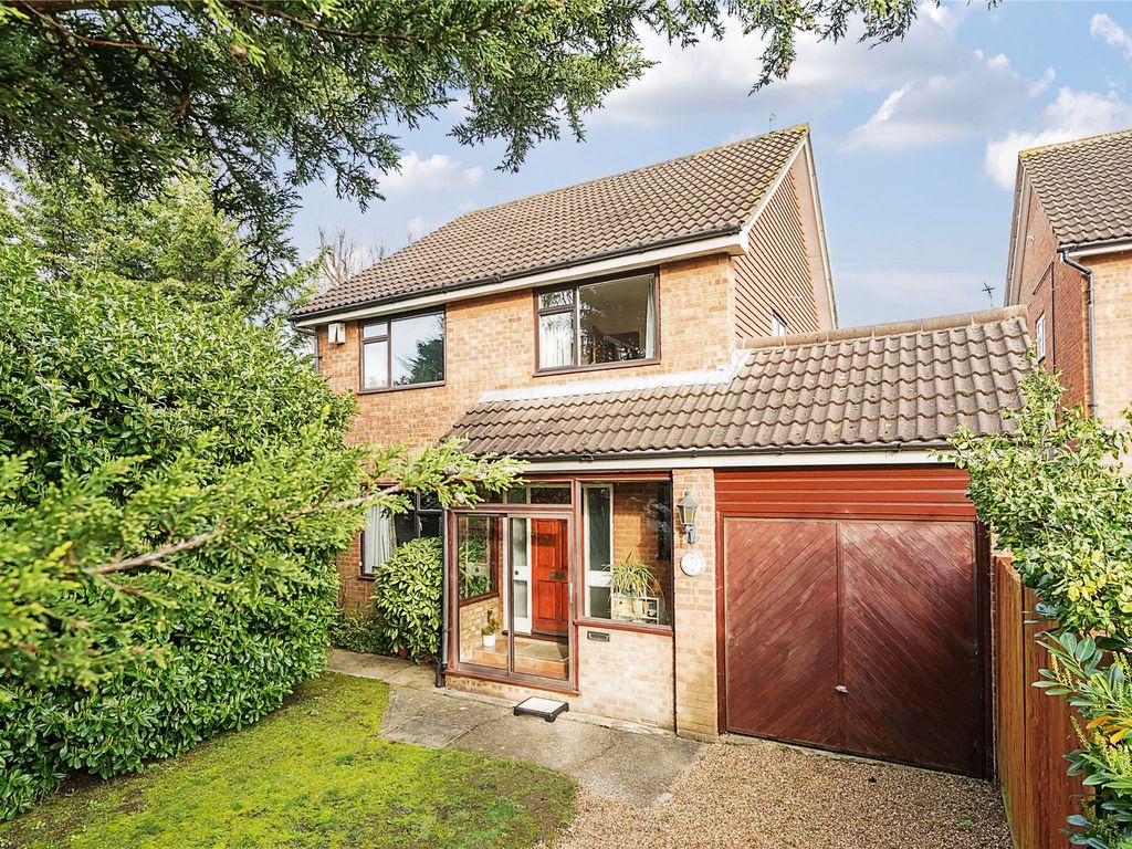 4 bed detached house for sale in Kinnaird Avenue, Bromley BR1, £650,000