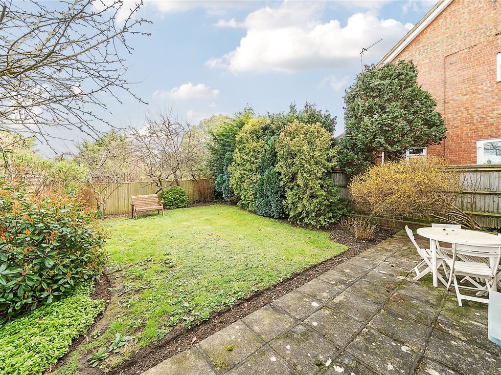 4 bed detached house for sale in Kinnaird Avenue, Bromley BR1, £650,000