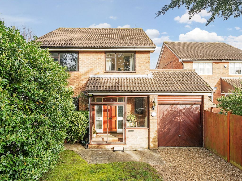 4 bed detached house for sale in Kinnaird Avenue, Bromley BR1, £650,000