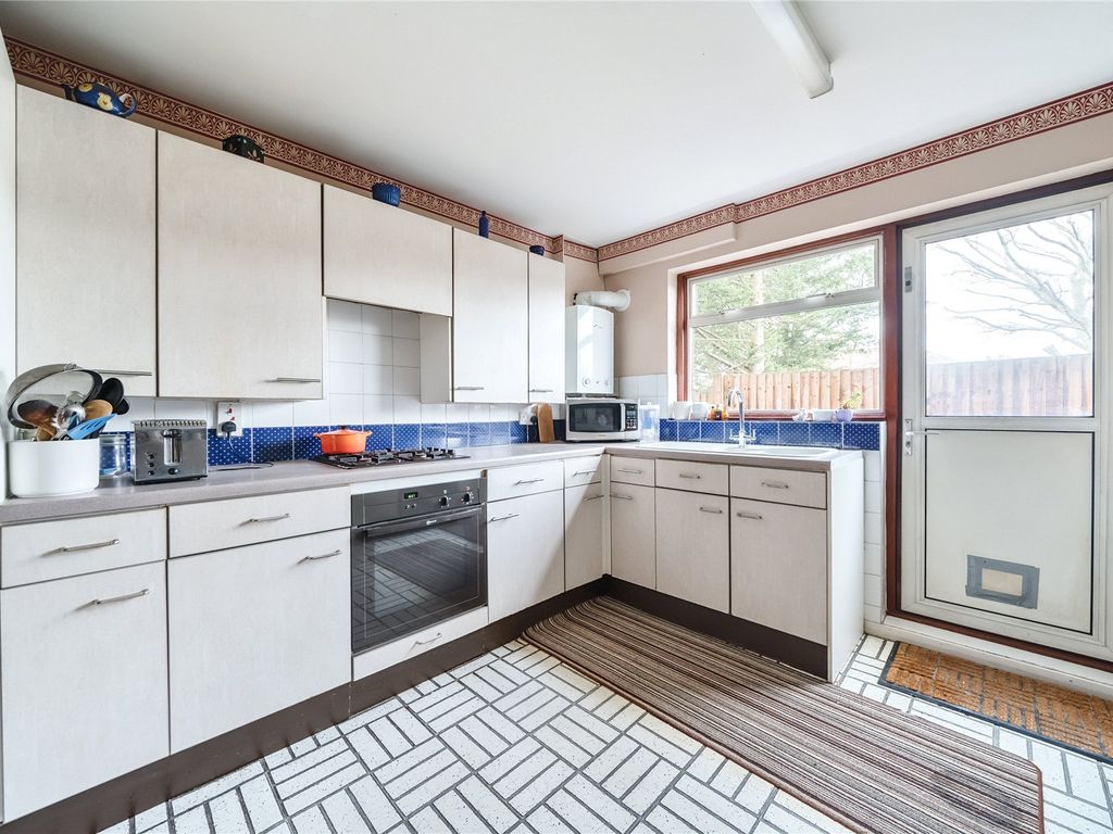 4 bed detached house for sale in Kinnaird Avenue, Bromley BR1, £650,000