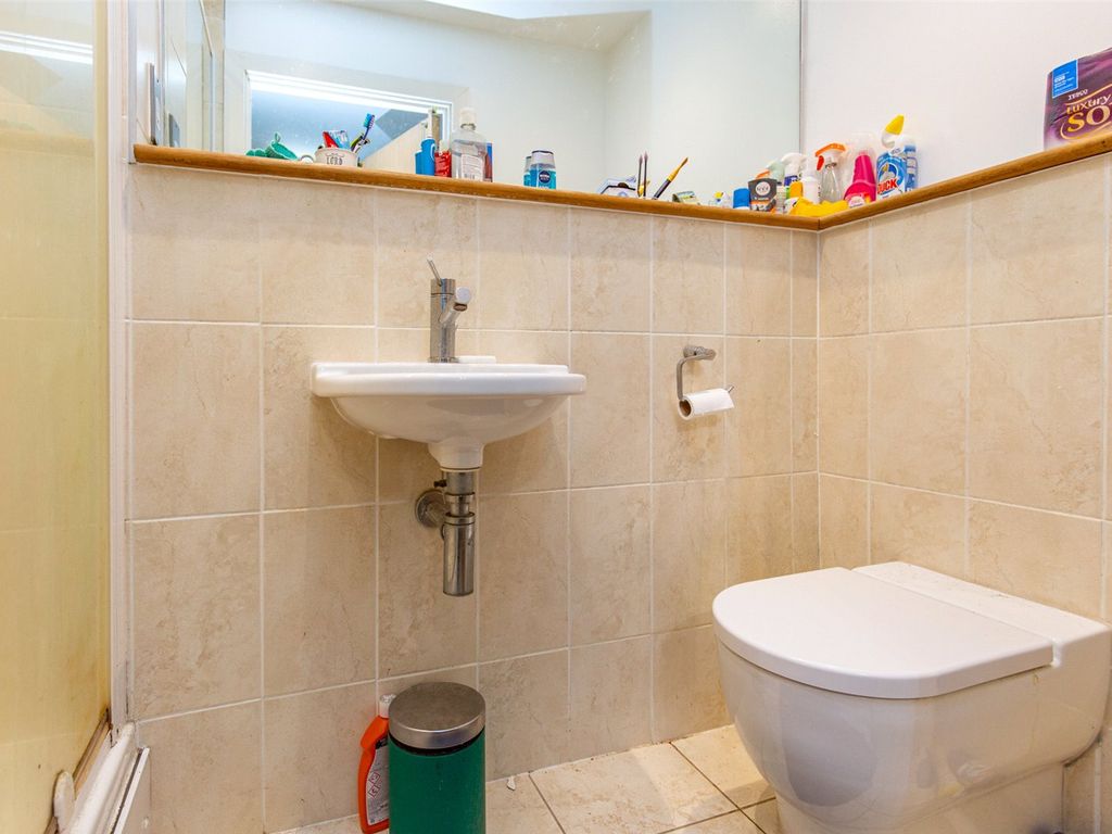 2 bed flat for sale in Hotwell Road, Bristol BS8, £325,000