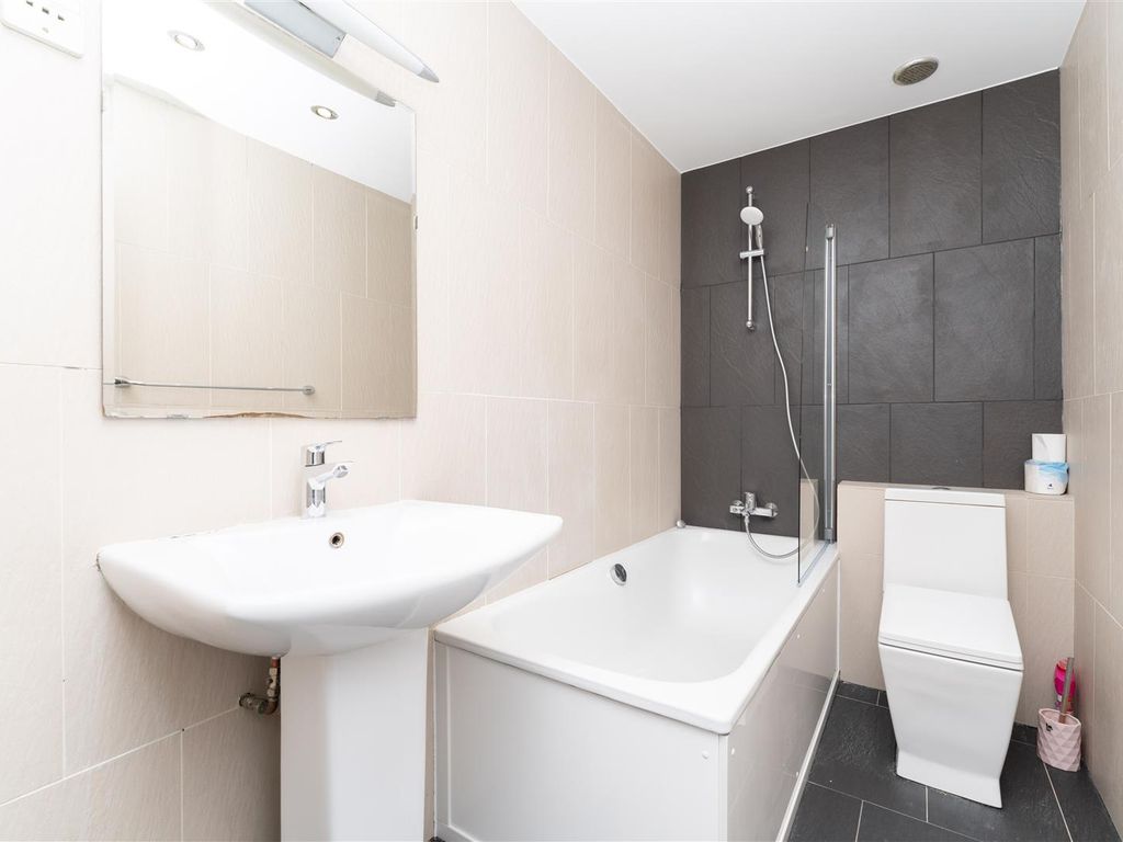 2 bed terraced house for sale in Aspen Close, London W5, £499,950