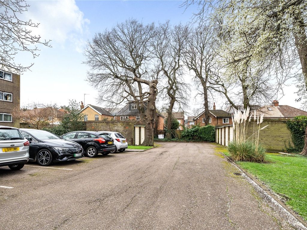 2 bed flat for sale in Station Road, New Barnet, Barnet EN5, £430,000